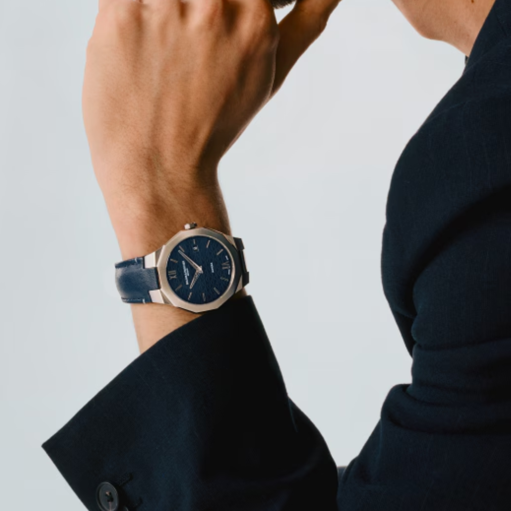 Reloj para hombre Baume &amp; Mercier con correa de piel azul oscuro y esfera azul satinado sol con fecha Swiss Made