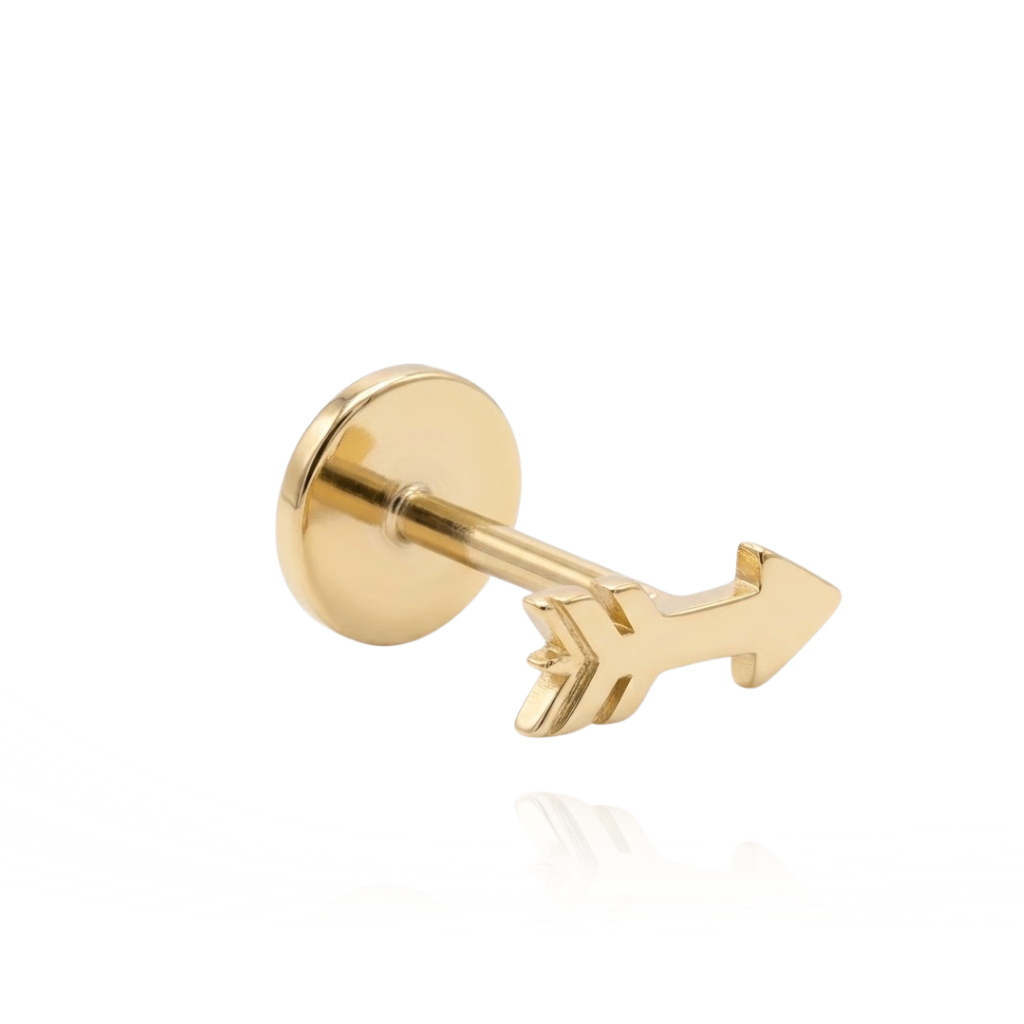 Piercing realizado en oro de 18 quilates. 