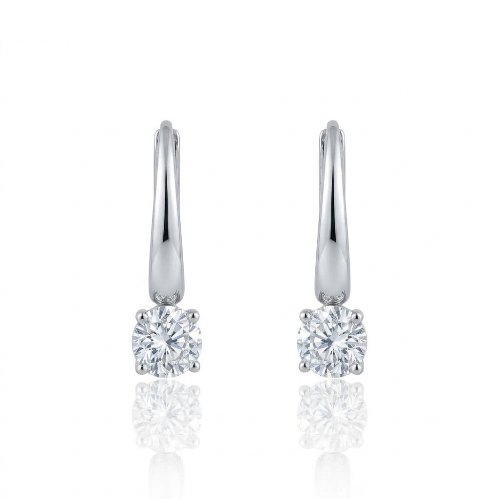 Pendientes realizados en oro blanco de 18 quilates con diamantes talla brillante de 0,38 cts. en total.