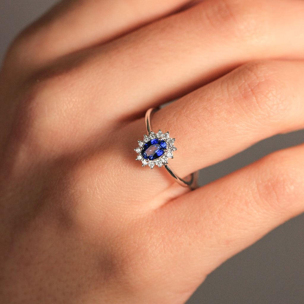 Anillo Lady di de zafiro azul con diamantes