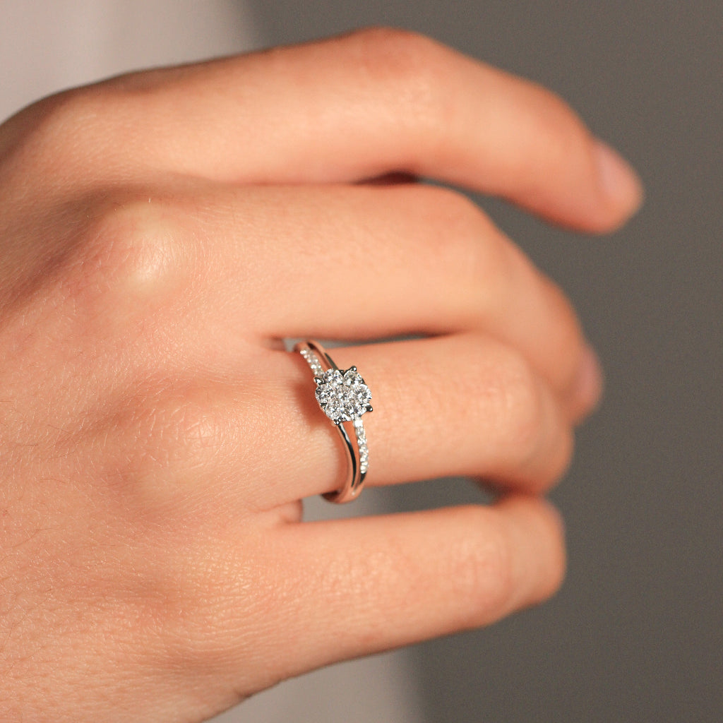 Anillo de compromiso oro blanco con diamantes
