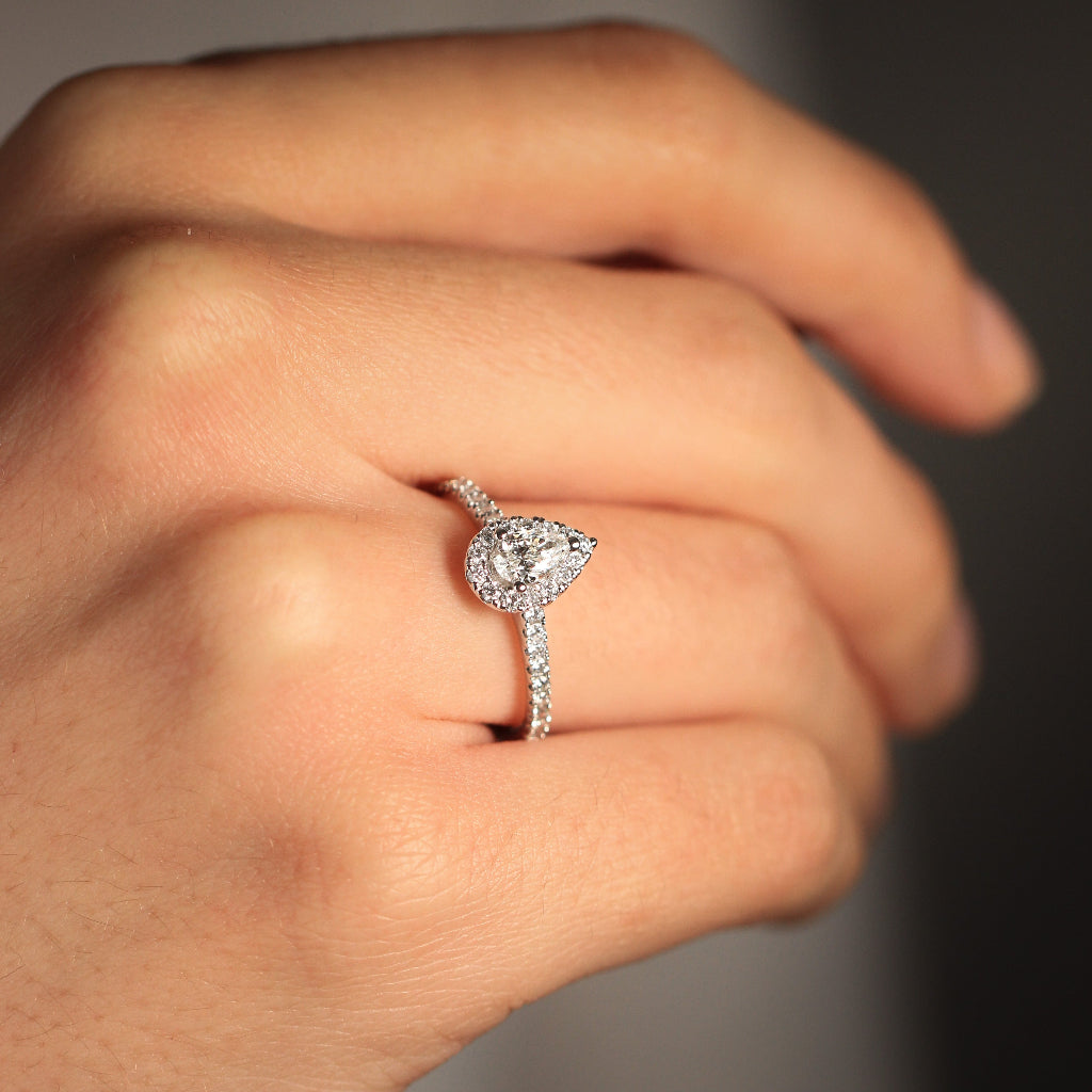 Anillo de pedida oro blanco diamantes