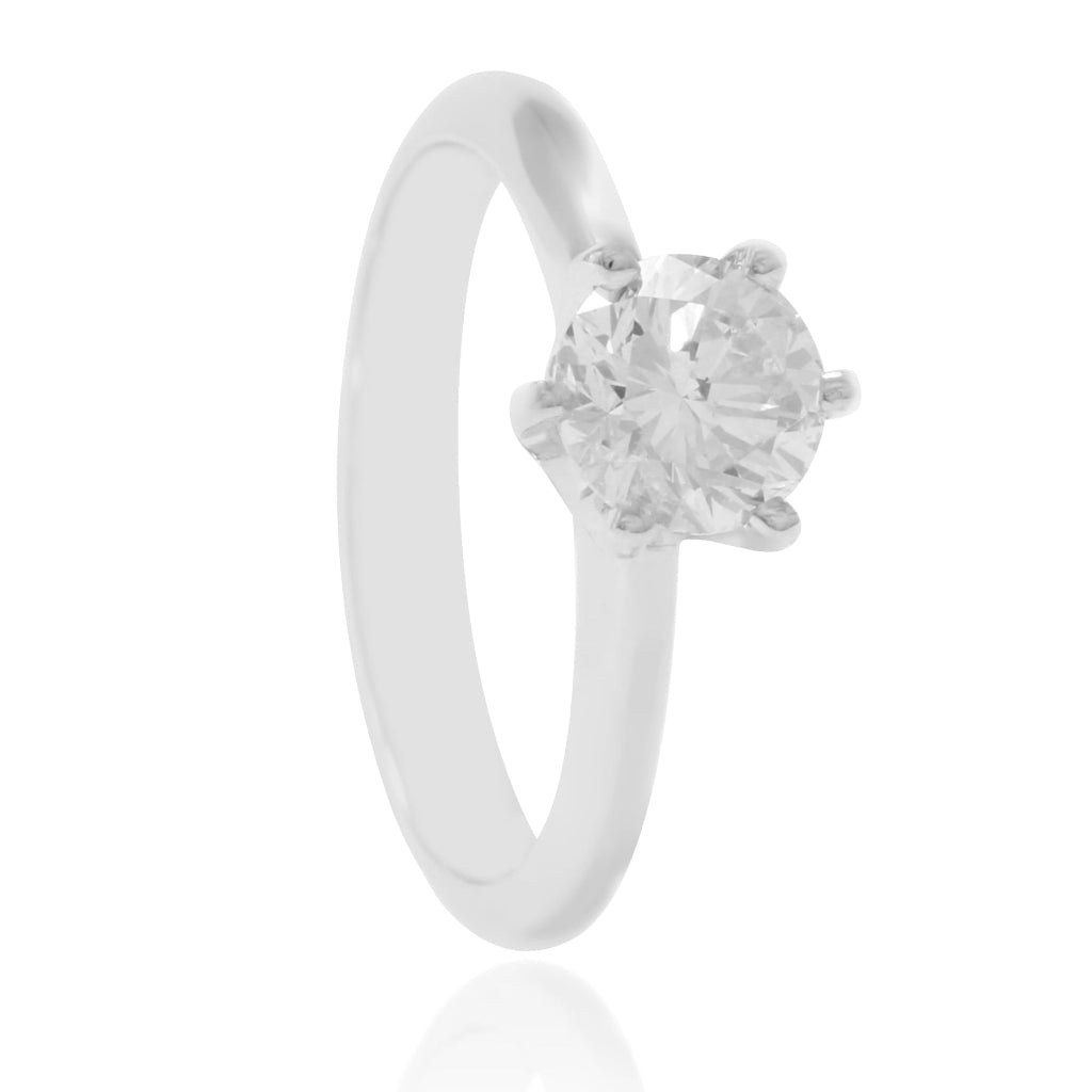 Anillo de compromiso de oro blanco y diamante