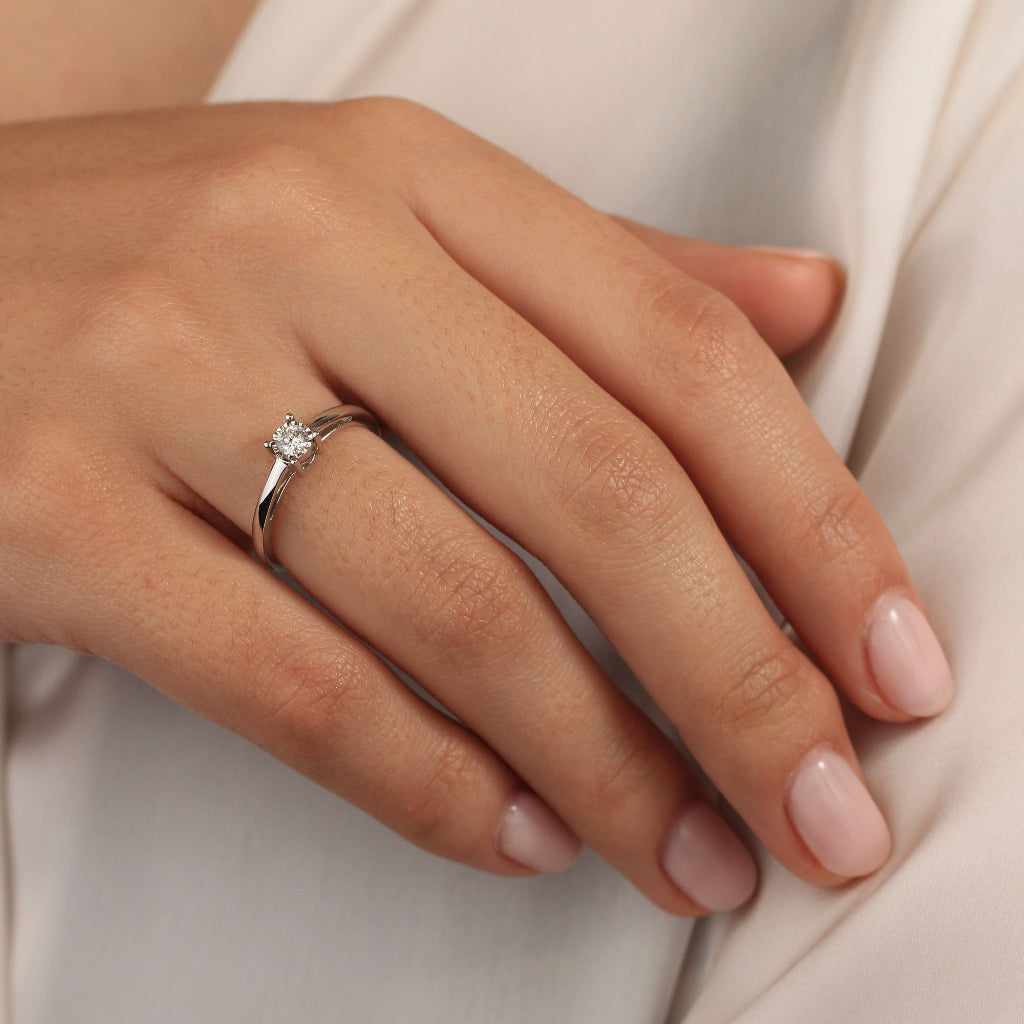 Anillo de compromiso oro blanco 18k con diamantes