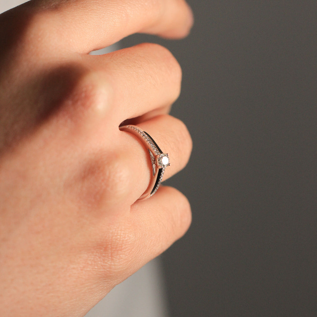 Anillo de pedida oro blanco con diamantes