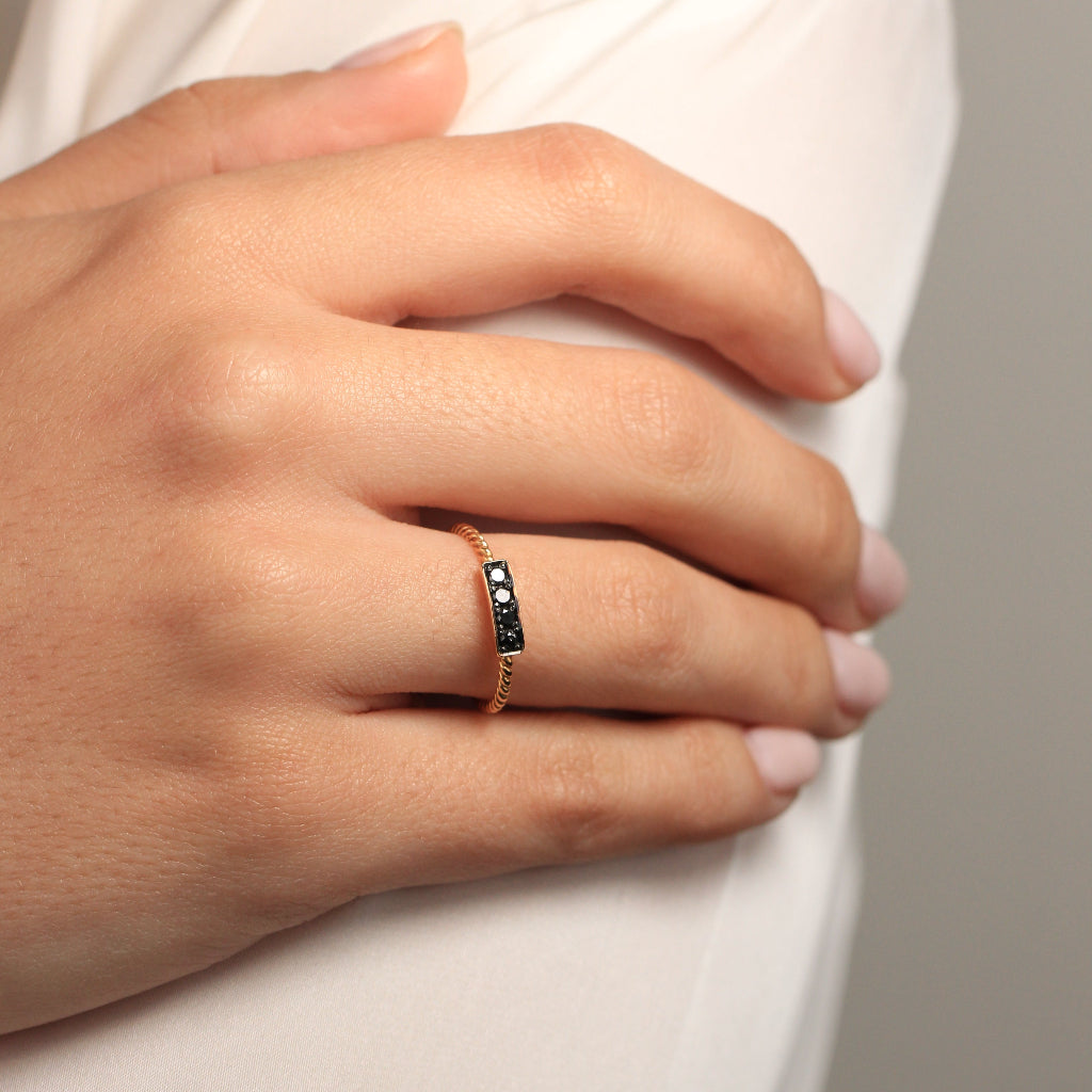 Anillo oro 18k con diamantes negros