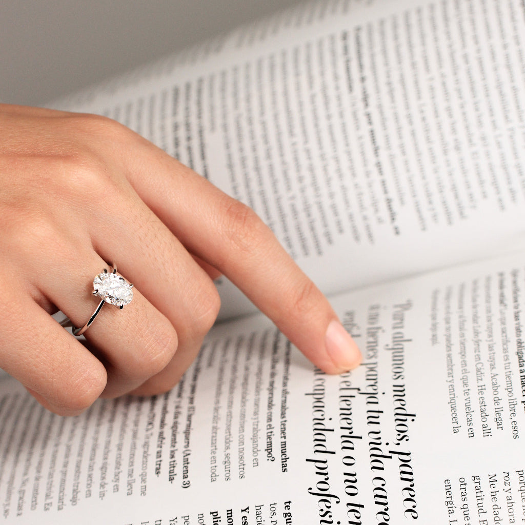Anillo oro blanco diamante oval
