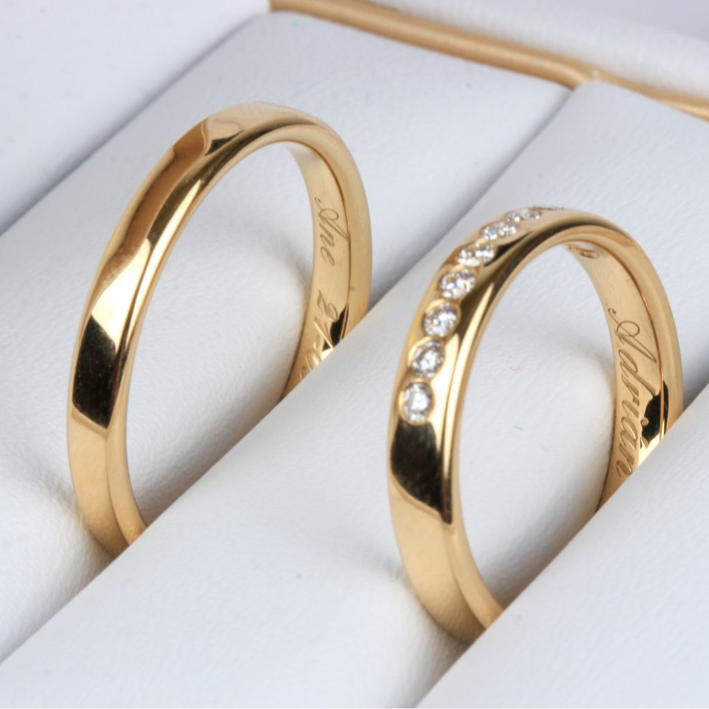 Alianzas de oro clásicas con diamantes