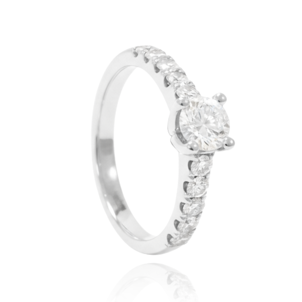 anillo de compromiso oro blanco de 18 quilates con diamantes en los laterales