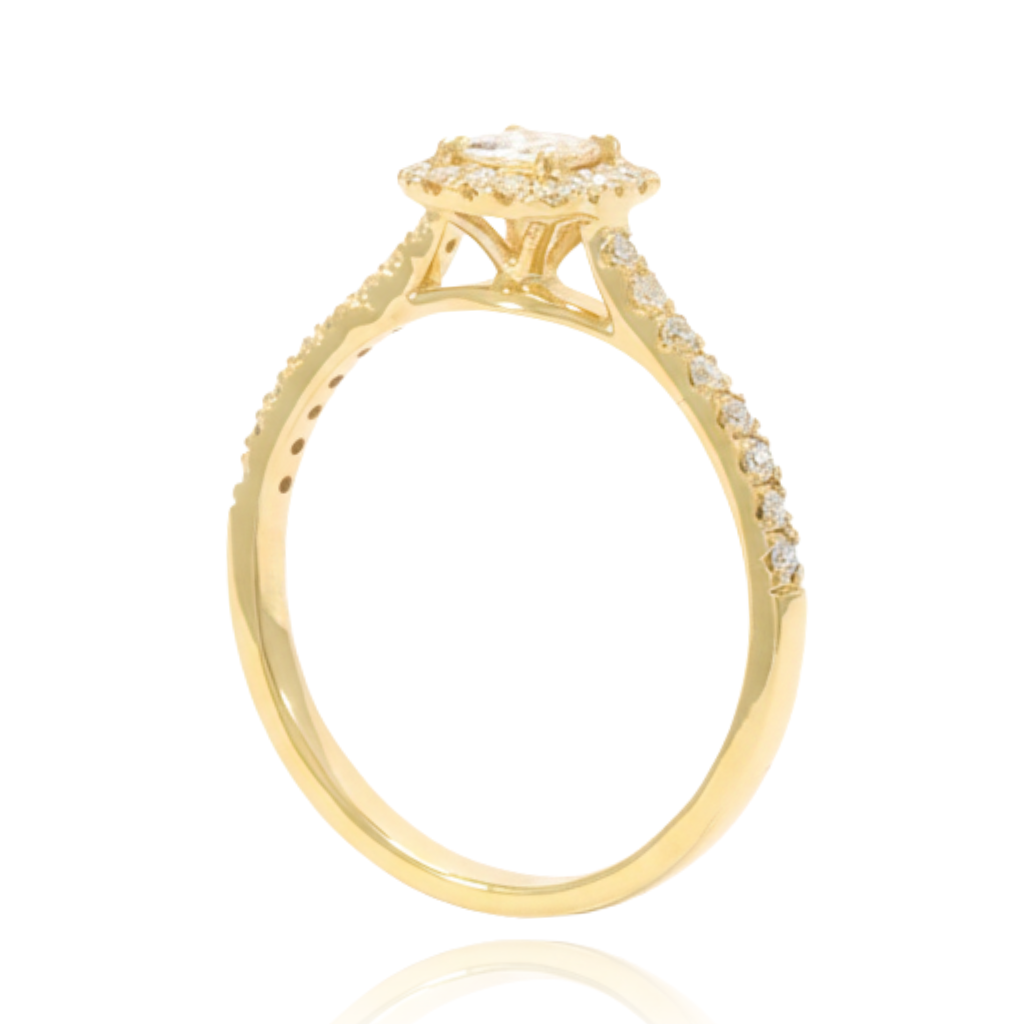 anillo compromiso en oro de 18 quilates con diamante cuadrado