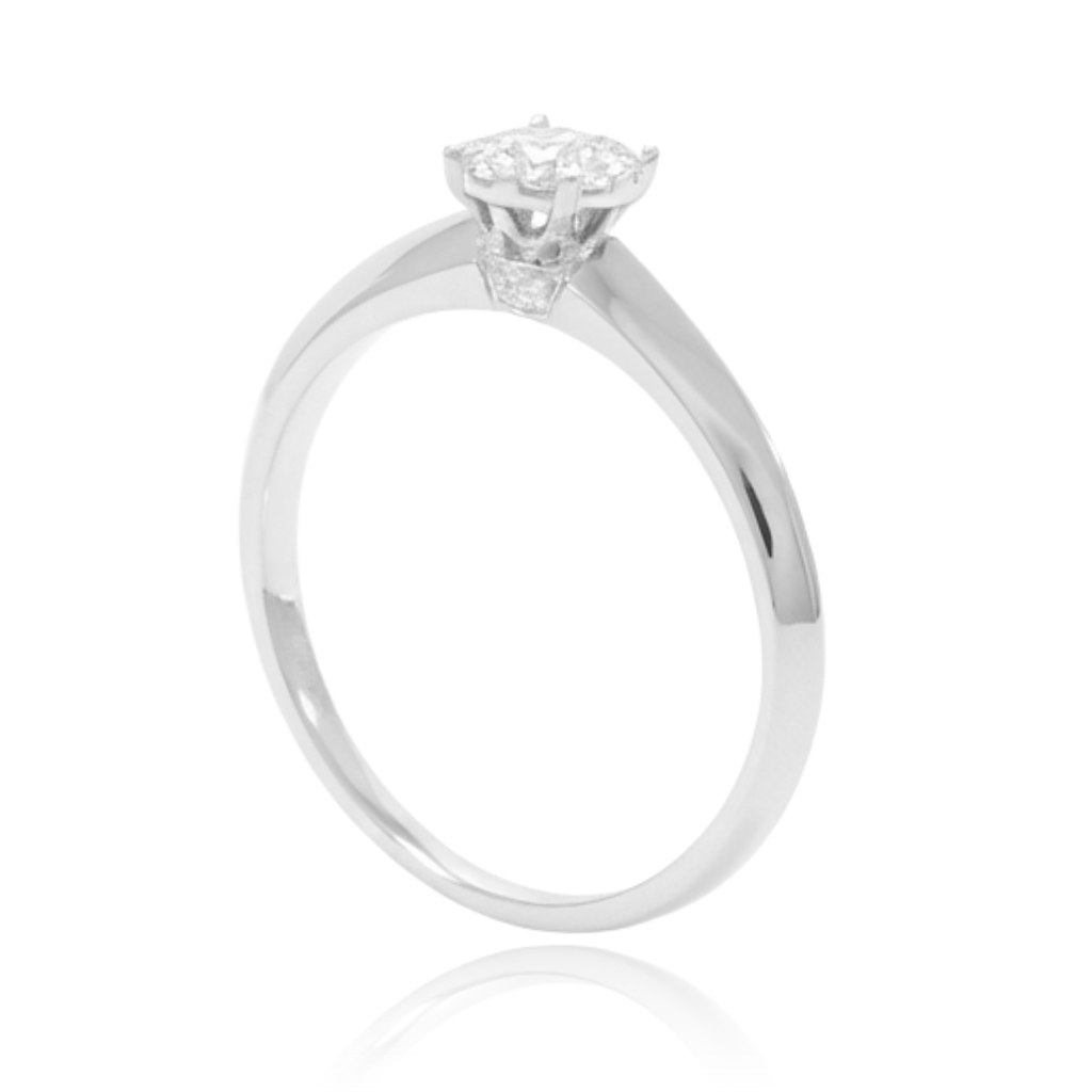 anillo compromiso en oro blanco de 18 quilates con diamantes