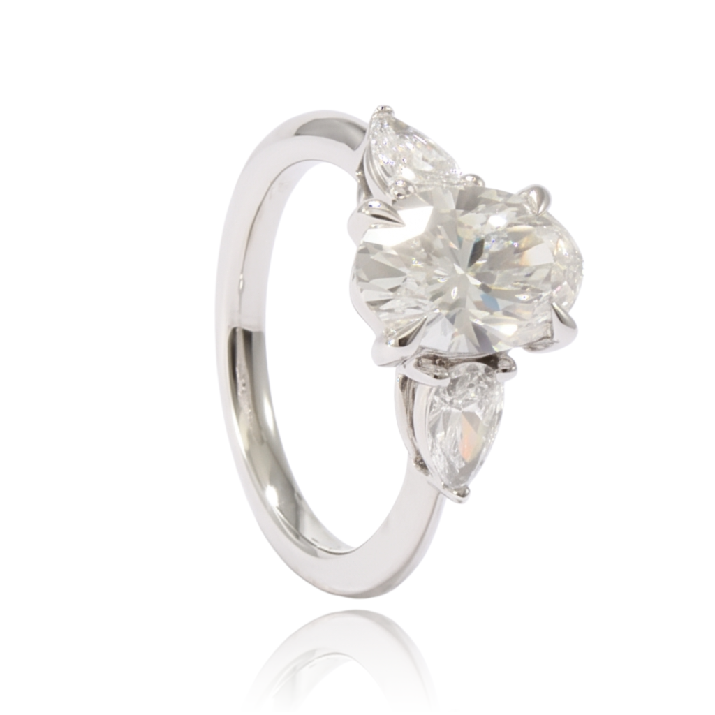 anillo de compromiso oro blanco 18k con diamantes de laboratorio