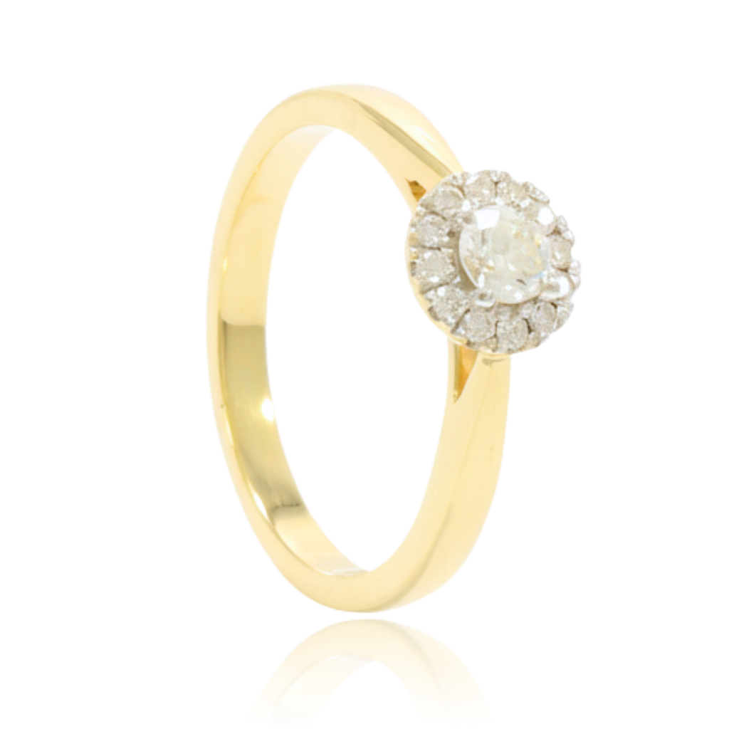anillo de compromiso en oro amarillo con diamant central y orla de diamantes
