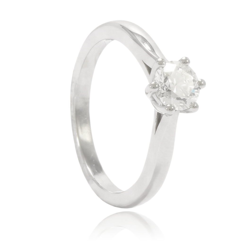 anillo compromiso platino 960 con un diamante solitario en seis garras