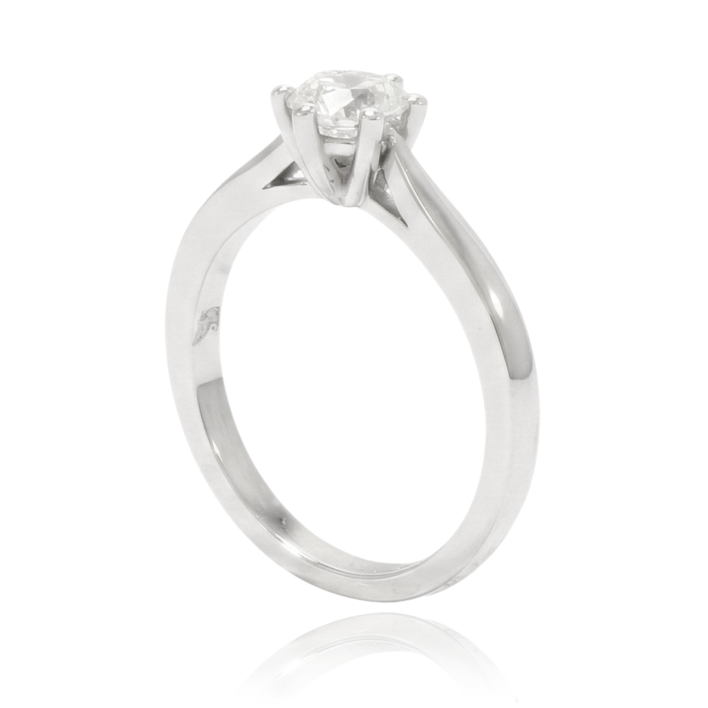 anillo compromiso platino con un diamante solitario en seis garras