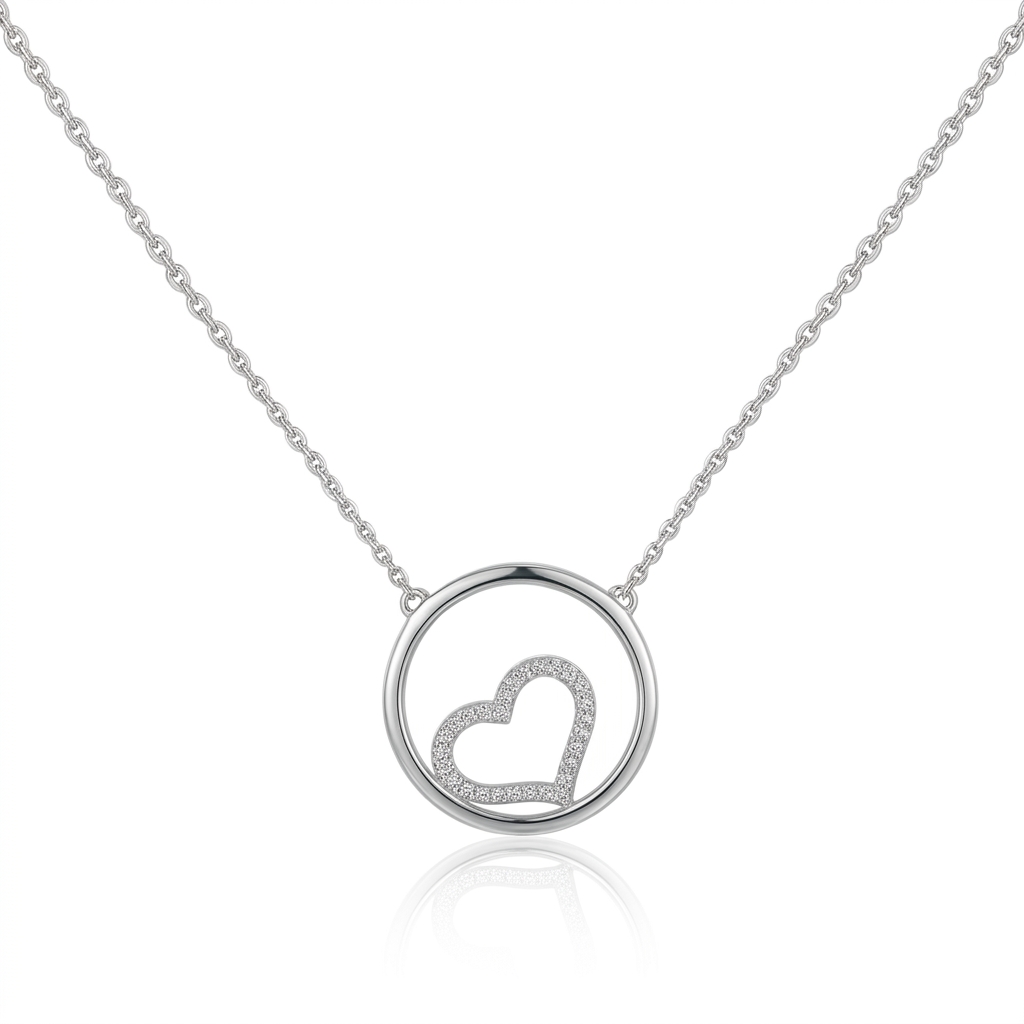 Gargantilla realizada en oro blanco de 18 quilates con un diseño de aro calado que enmarca un corazón pavonado en diamantes de 0,14cts. El colgante mide 1,6cm y la cadena mide 45cm.