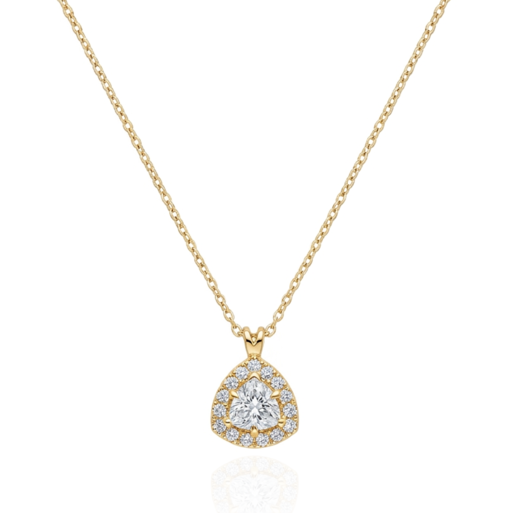 Gargantilla de oro amarillo de 9 quilates con colgante de diamantes de laboratorio  con una piedra central de talla trillion rodeada de diamantes talla brillante.

