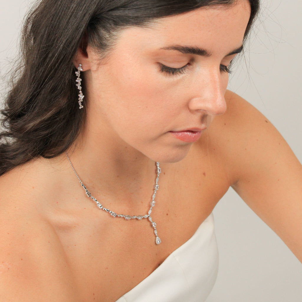 collar estilo corbata realizado en plata de primera ley con circonitas para novia e invitada