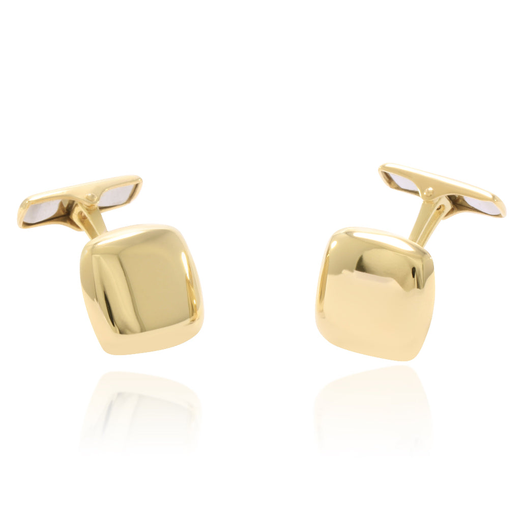 Gemelos para camisa cuadrados realizados en oro amarillo de 18 quilates.