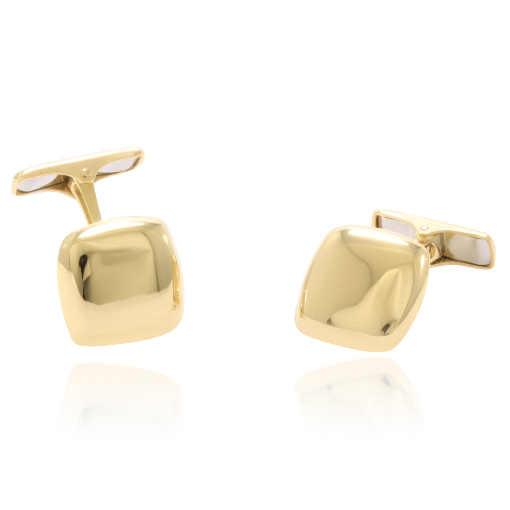 Gemelos para camisa cuadrados realizados en oro amarillo de 18 quilates.