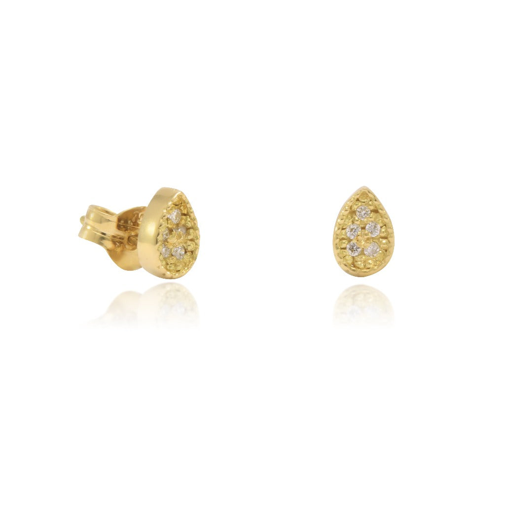 Pendientes realizados en oro amarillo de 18 quilates con forma de gota con diamantes talla brillante.