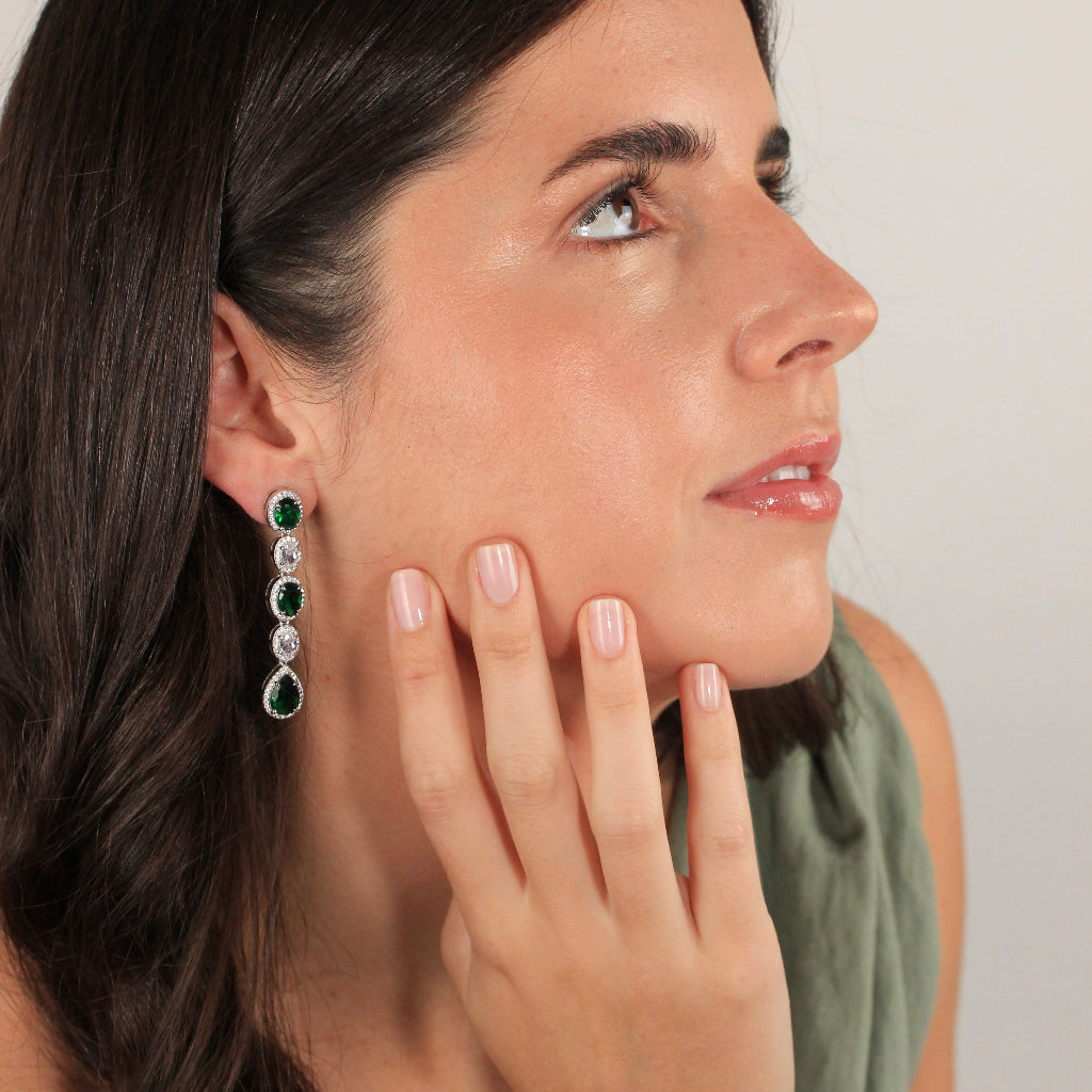 Pendientes de invitada verdes en plata de primera ley con circonitas