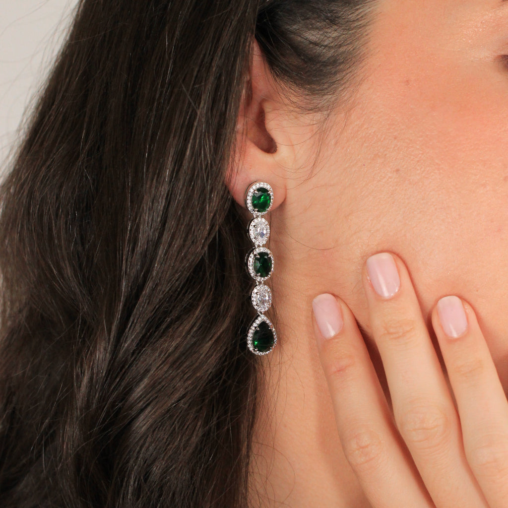 Pendientes de invitada verdes en plata de primera ley con circonitas