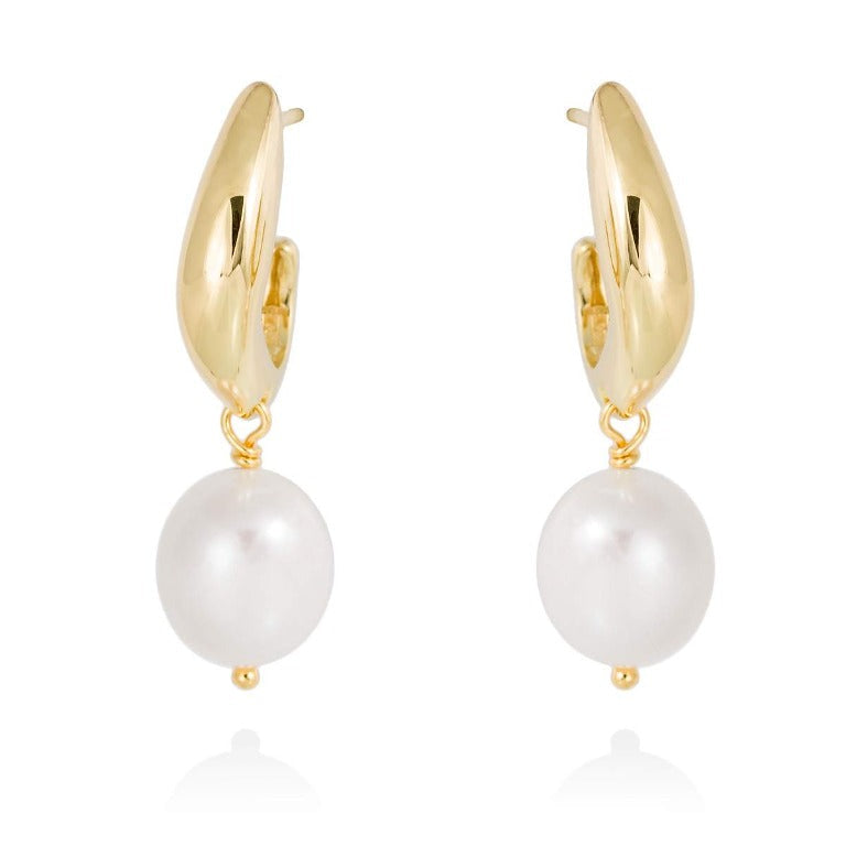 Pendientes de novia de plata de primera ley (925) chapada en oro amarillo de 18kt con perlas cultivadas.