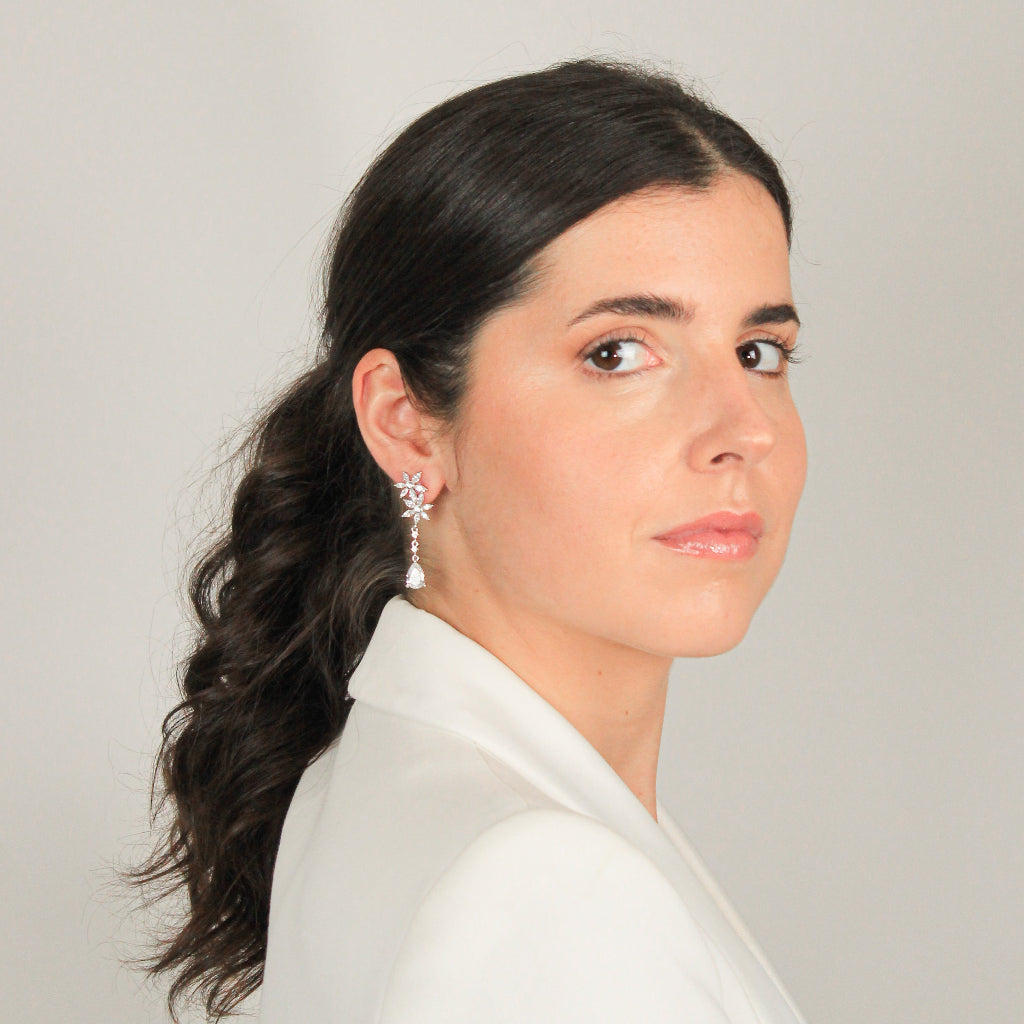 Pendientes de flor de novia en plata de primera ley con circonitas