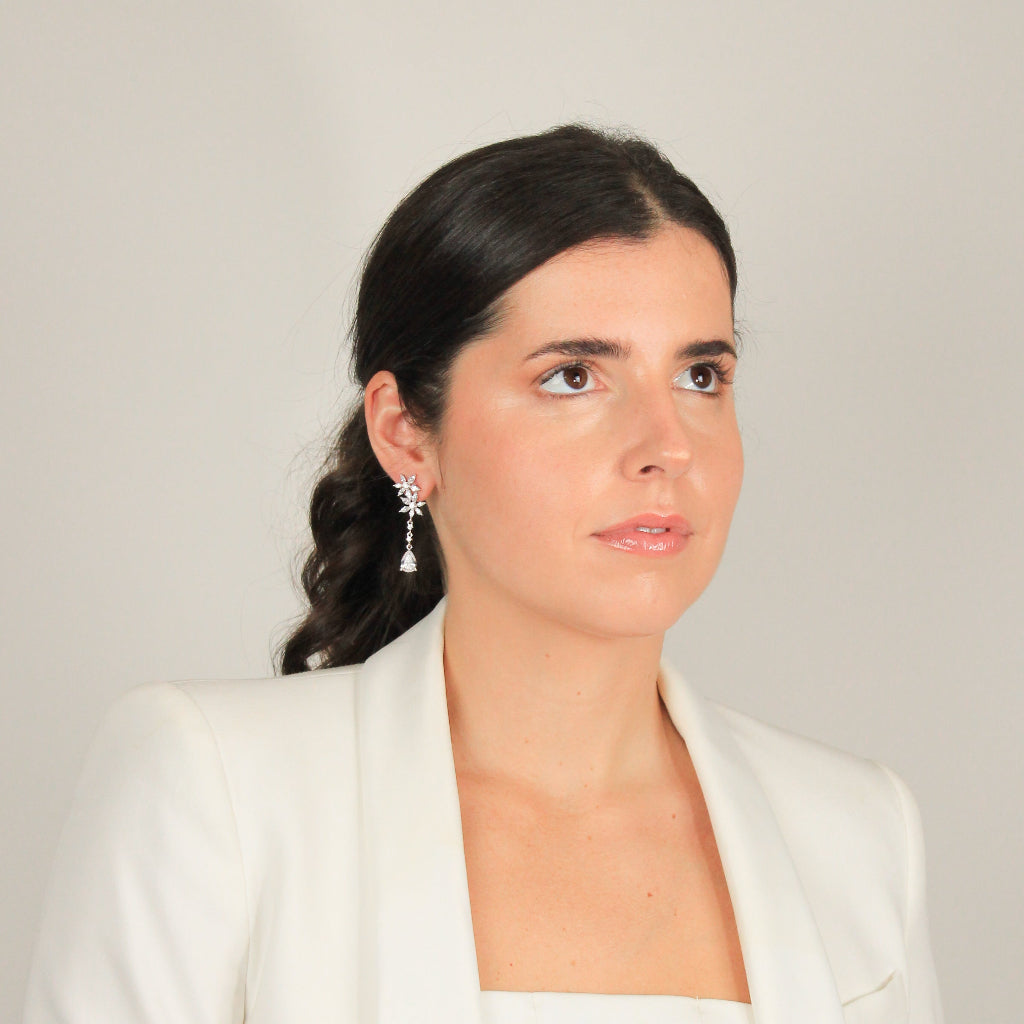 Pendientes de novia en plata de primera ley con flores de circonitas