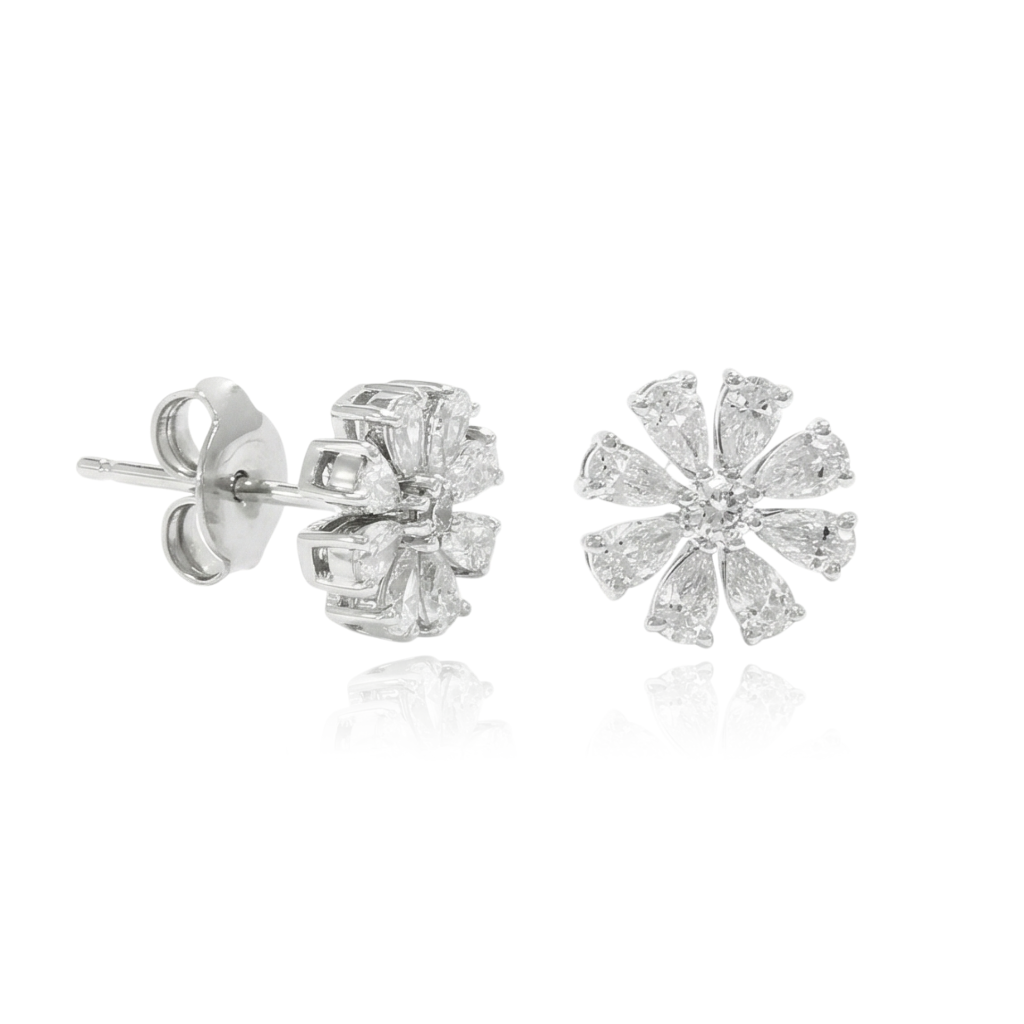 pendientes flor en oro blanco de 18 quilates con diamantes