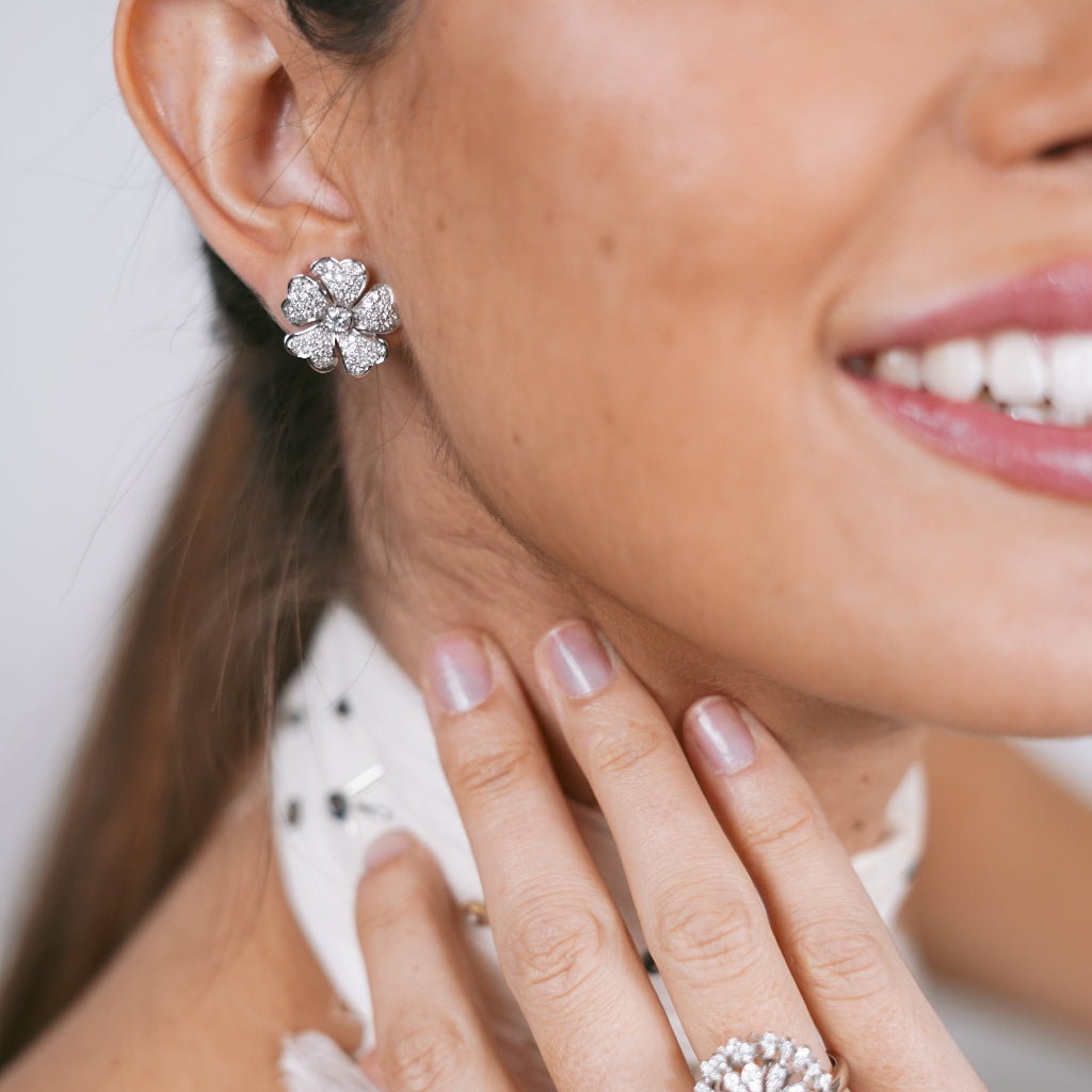 pendientes flor oro blanco 18k y diamantes para novia