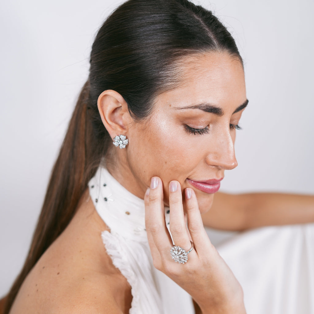 pendientes de novia forma de flor en oro blanco 18k y diamantes naturales de alta joyeria