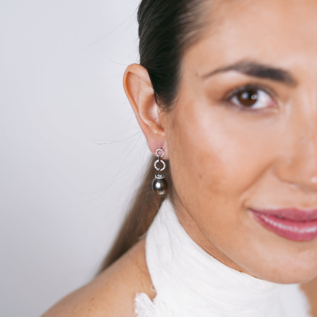pendientes perla tahiti y diamantes en oro blanco 18k