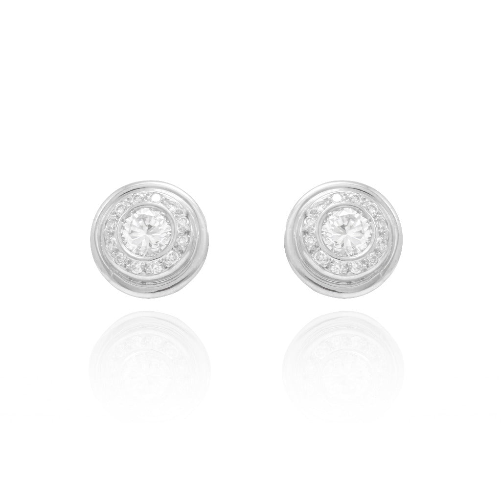 Pendientes de oro blanco de 18 quilates y 26 diamantes talla brillante. Joyería Pamplona.