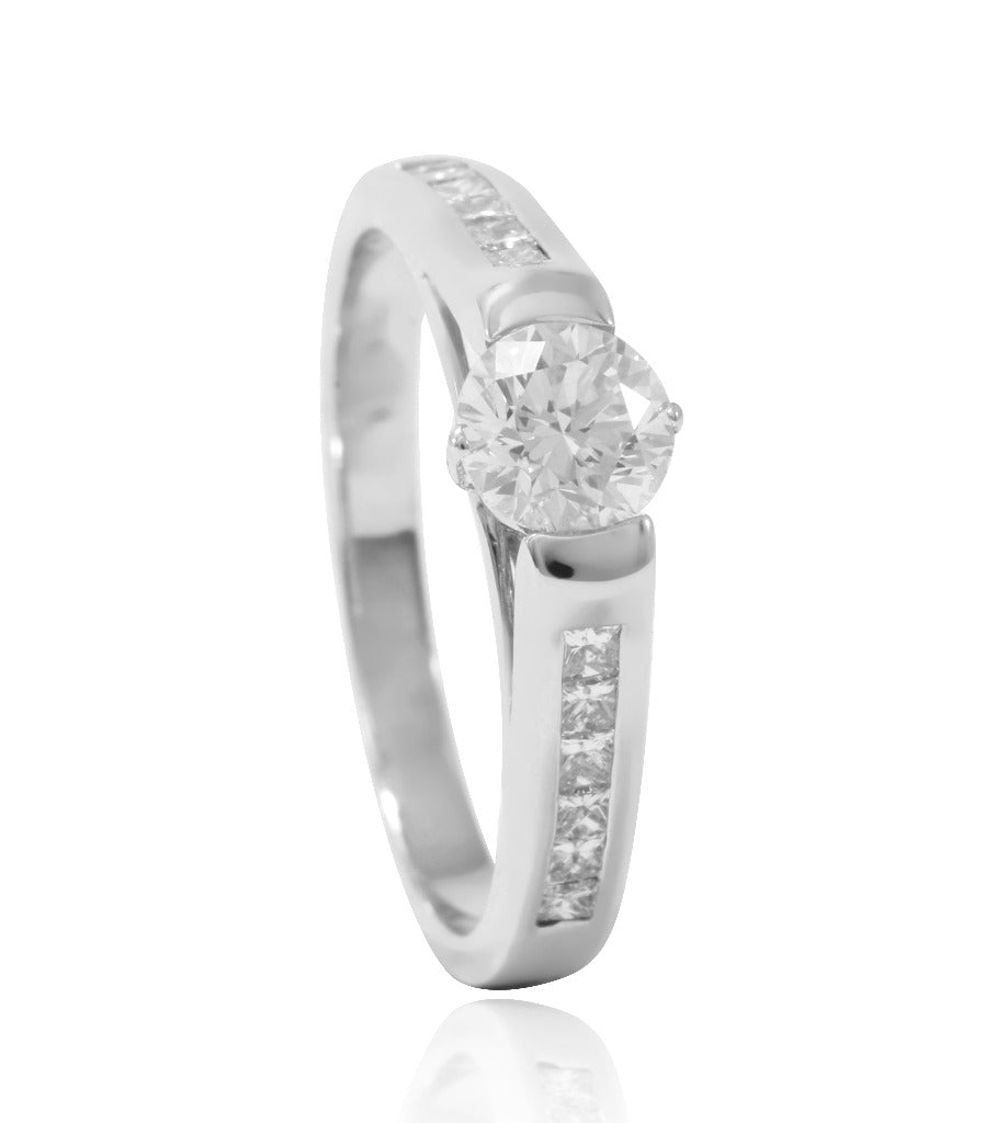 anillo de oro blanco 18kt y diamantes Pamplona