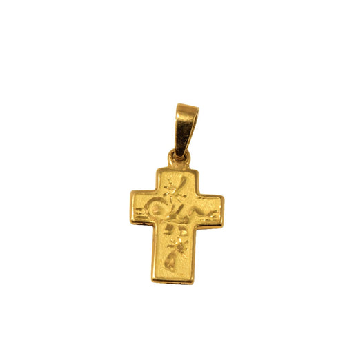 Colgante de cruz realizada en oro amarillo de 18 quilates con dos ángeles y el niño Jesús.