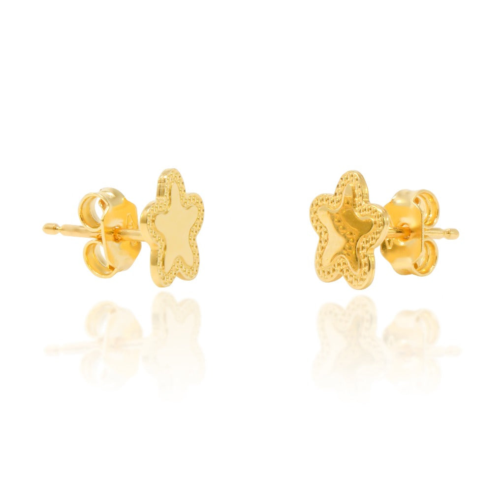 Pendientes en oro amarillo de 18 quilates en forma de estrella. Joyería Pamplona.