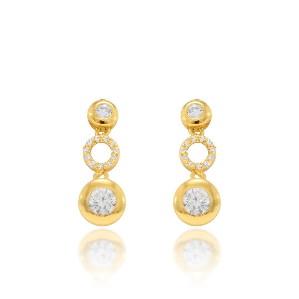 Pendientes de oro amarillo 18 quilates compuestos por dos chatones de circonita y un motivo circular cuajado de circonitas en cada pendiente. Colección MONTREY, la marca de la casa.  