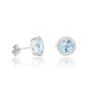 Pendientes de oro blanco 18 quilates con un total de 54 diamantes talla brillante y dos topacios azules con peso total de 2,89 cts.