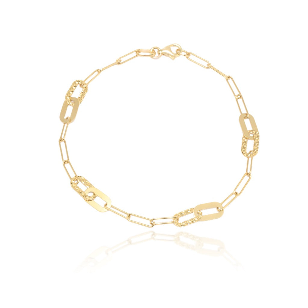 Pulsera realizada en oro amarillo de 18 quilates. 