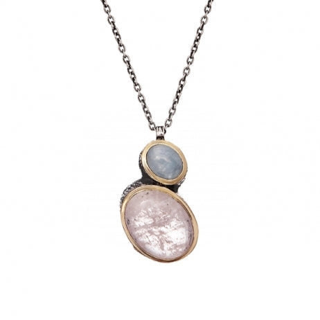 Anillo realizado en plata de primera ley (925) y oro 9 de quilates con berilos.