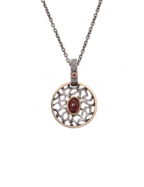 Anillo realizado en plata de primera ley (925) y oro 9 de quilates con turmalinas.