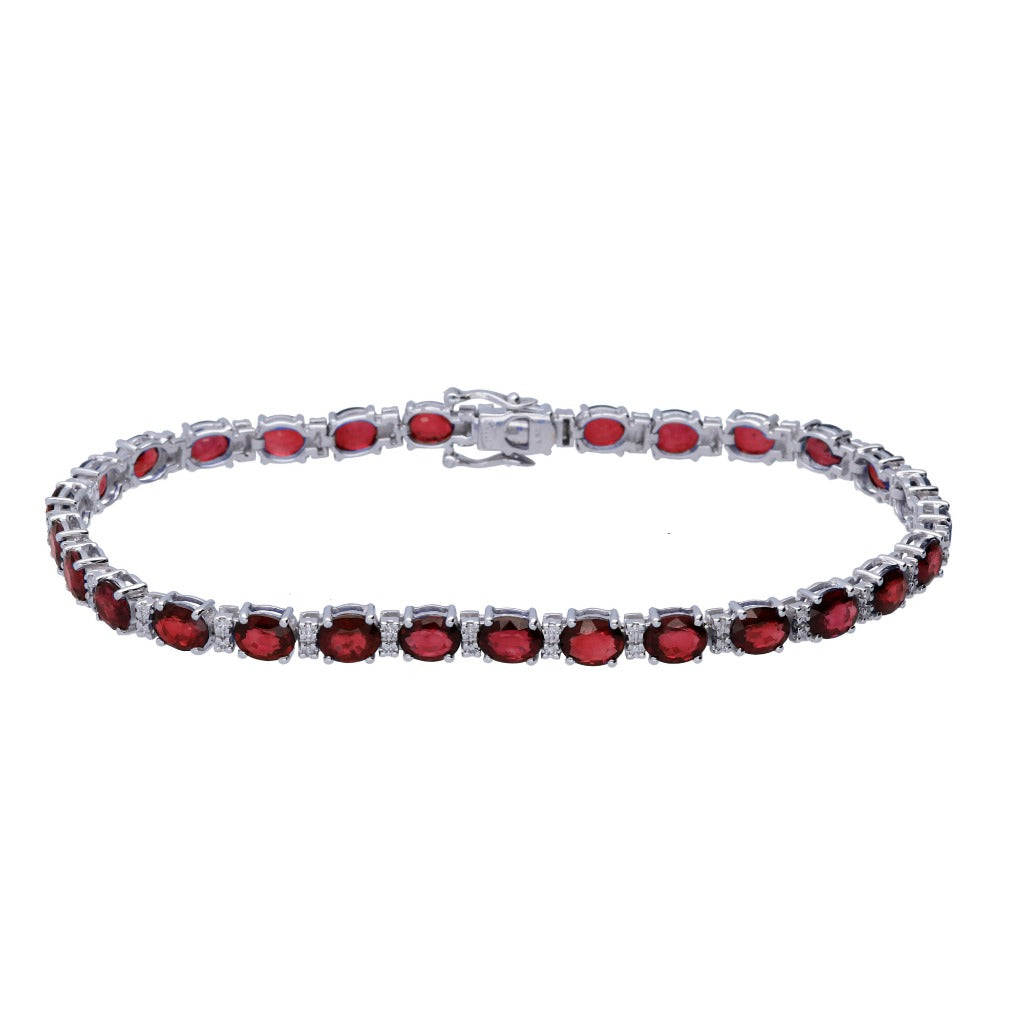 Pulsera riviere de oro blanco de 18 quilates con 28 rubíes y 58 diamantes alternados engastados en garras. Joyería Pamplona.