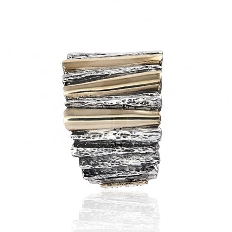 Anillo realizado en plata de primera ley (925) y oro 9 de quilates.