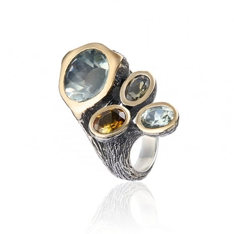 Anillo realizado en plata de primera ley (925) y oro 9 de quilates, amatistas verdes y turmalinas multicolor. Styliano Navarra