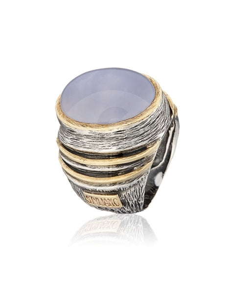 Colección Gabriela Styliano.  Anillo realizado en plata de primera ley (925) y oro 9 de quilates y calcedonia. Joyería Pamplona
