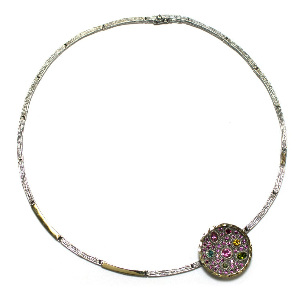 Gargantilla de plata de primera ley, oro de 9 quilates, turmalinas y rodonitas. Joyería Pamplona.