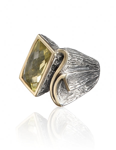 Anillo realizado en plata de primera ley (925) y oro 9 de quilates y cuarzo. Styliano en Pamplona