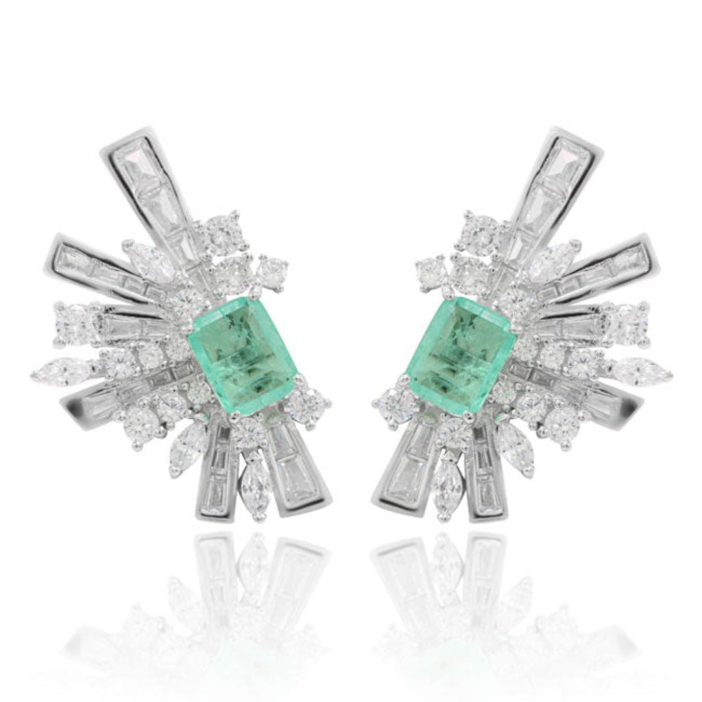 Pendientes originales de plata con piedra verde.